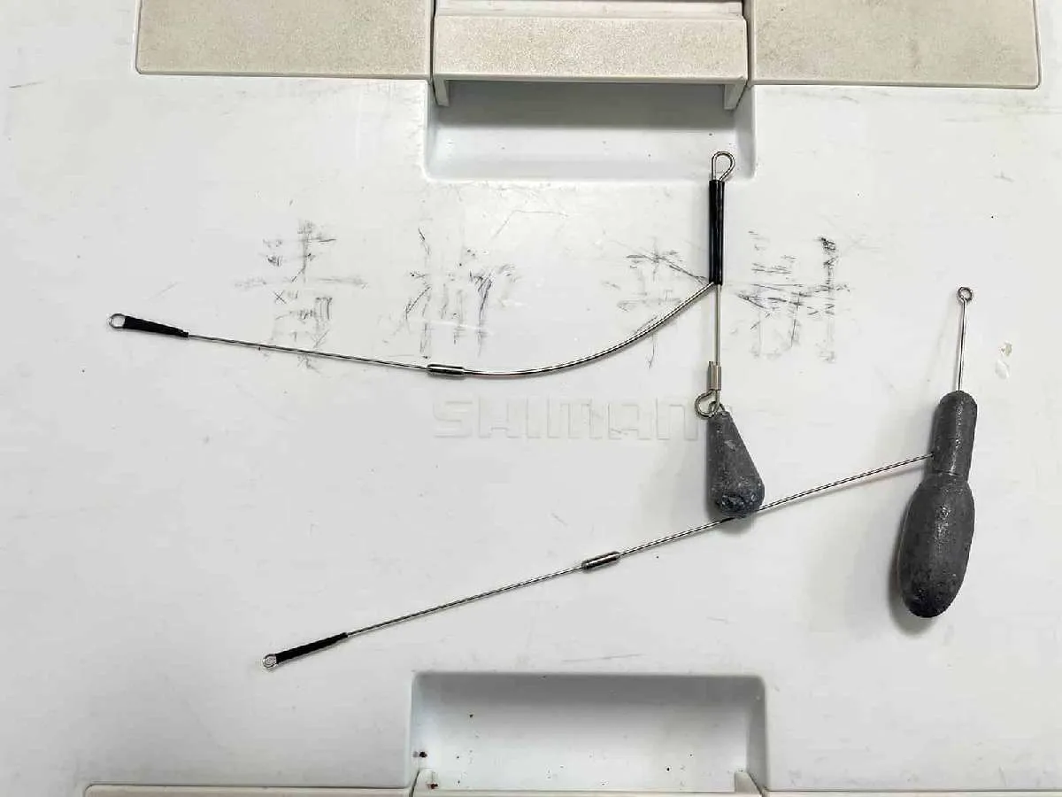使用したテンビン。上がちょい投げのアポロアーム、下がアポロ遠投キス　©釣りビジョン