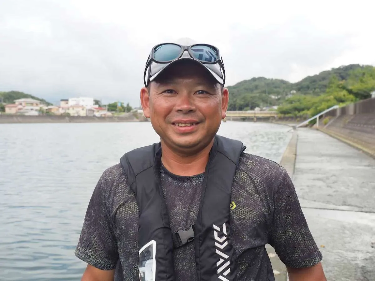 【渡邉長士プロフィール】　わたなべたけし・房総半島を拠点にして、主に岸からのソルトウォーターフィッシング全般をこなす。「アジング」の創始者にして名付け親としても知られていて、既存の釣りに左右されず、常にオリジナリティーのある釣りを開拓。ハゼをワームで釣る「ハゼット」、ボラを釣る「マレッティング」など、その探究心はとどまることを知らない。　©釣りビジョン　写真：横沢鉄平