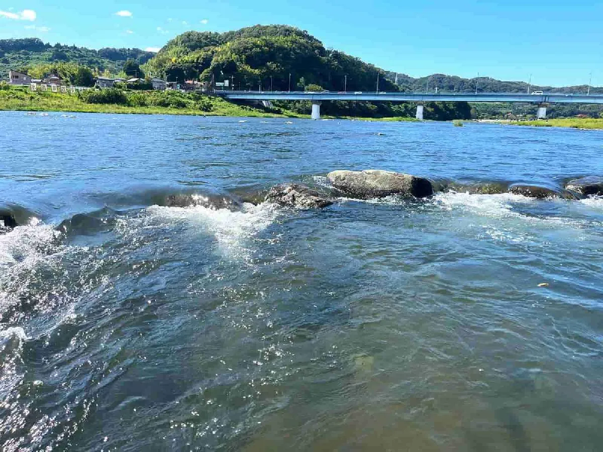 高田橋下流のこのポイントでは良型のアユばかりが掛かった　©釣りビジョン