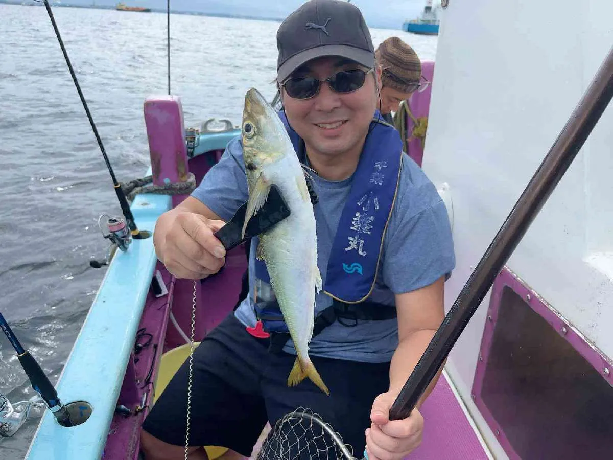 専門船で釣れたら話題になるサイズのマアジも！©釣りビジョン