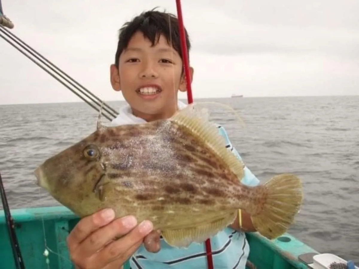 10歳の時に初めてカワハギの乗合船に。©荒井良乃介