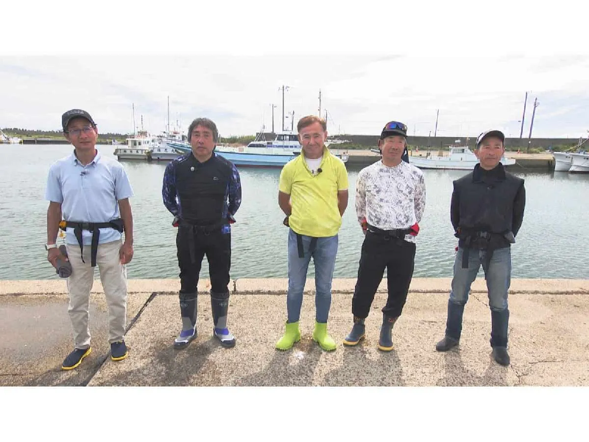 釣り好きの騎手仲間が港に集結　©釣りビジョン