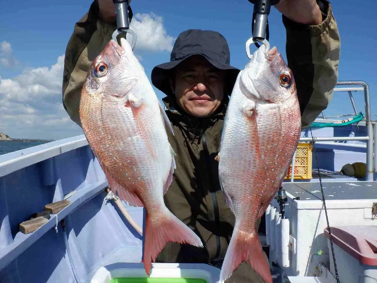 「この2匹を頭に15匹釣れました！」 ©釣りビジョン