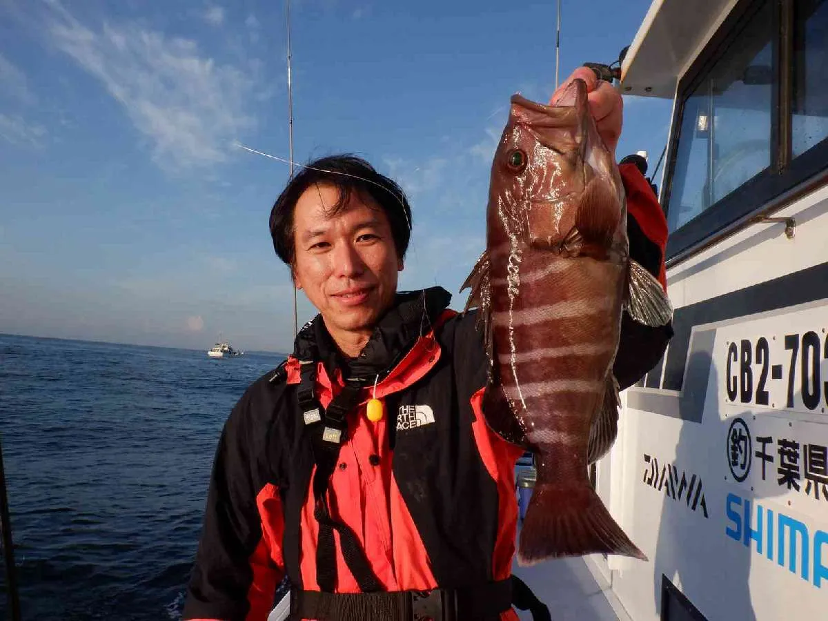 重量級の引きで上がって来た高級魚マハタ！ ©釣りビジョン