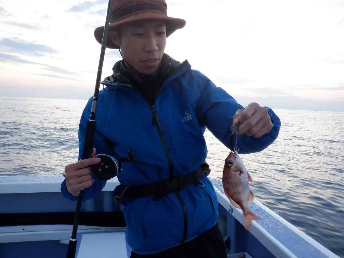 このサイズをハリ掛かりさせるのはかなり大変だ（笑） ©釣りビジョン