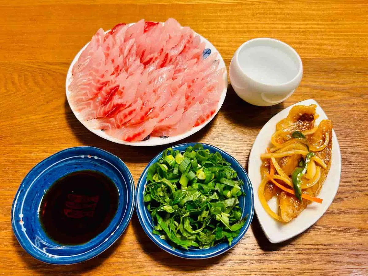 釣った魚はお刺身や南蛮漬けで美味しく頂きました！　©釣りビジョン