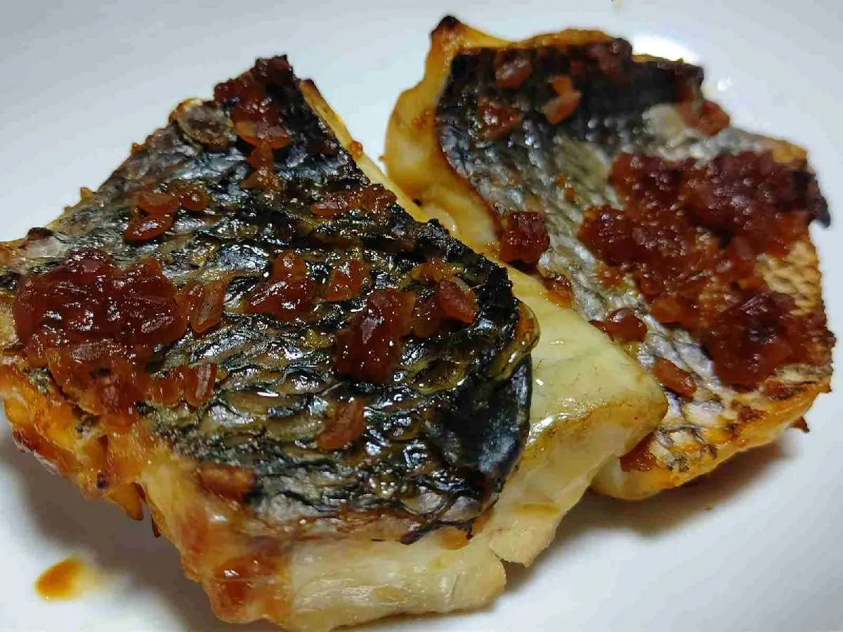 「クロダイの醤油こうじ焼き」カリッと香ばしく頂きました。 ©釣りビジョン