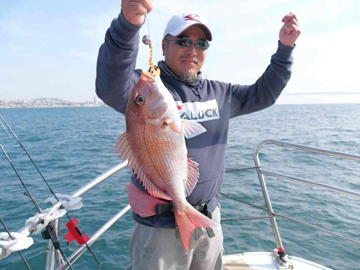 お土産は名物「明石鯛」 ©釣りビジョン