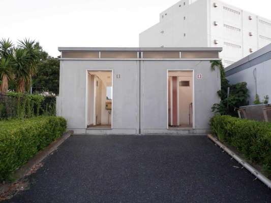 受付の左奥に設置された公衆トイレ。 ©釣りビジョン