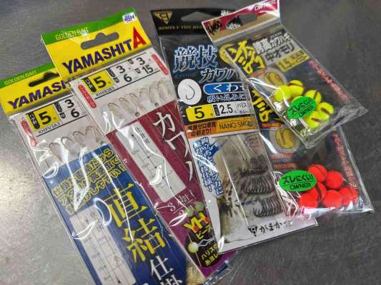 受付で購入出来る仕掛けや替えバリなど。 ©釣りビジョン