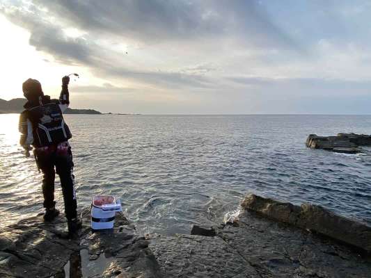 朝マヅメ。今日はどんな魚に出合えるのか？楽しみな時間帯だ！©釣りビジョン