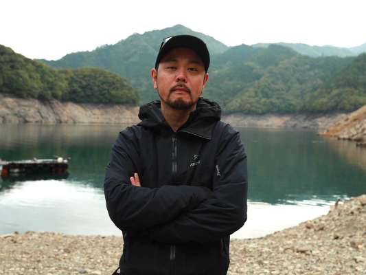 「DIVISION2」を制した金森隆志。バス釣り界きっての理論派で全国各地のビッグバスを「Make？！」する男。チャンピオンシップではどんな釣りを見せてくれるのか。