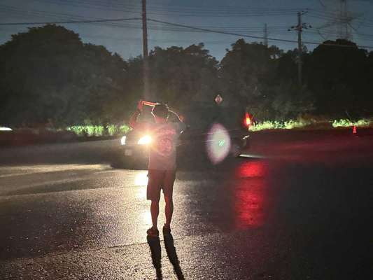 船着場ではスタッフの指示に従って駐車を。 ©釣りビジョン