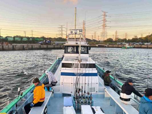 積み込み完了次第、いざ出船！ ©釣りビジョン