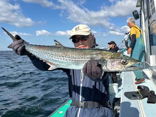 時合いを逃さず80cmの良型を捕らえた！ ©釣りビジョン