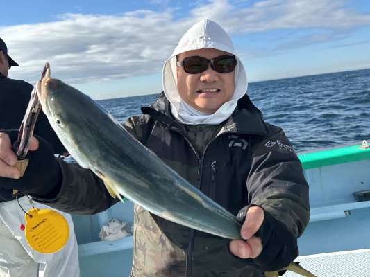 丸々としたイナダも！ ©釣りビジョン