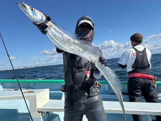 こちらは120cmのF6級タチウオ！ ©釣りビジョン