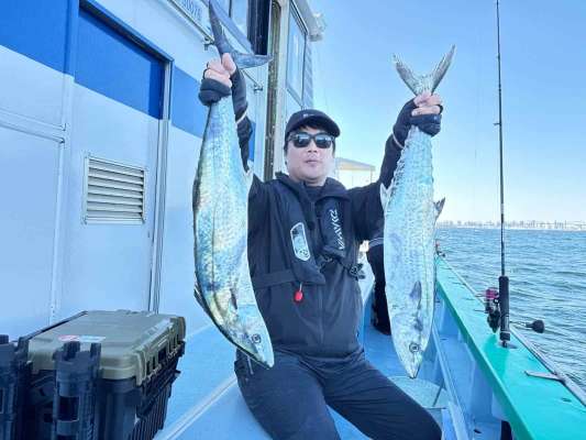 本命サワラを2本揃えて竿頭！ ©釣りビジョン