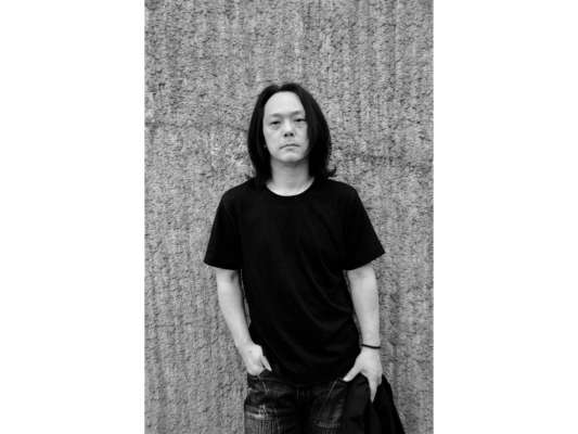 伝説のロックバンド「黒夢」のベーシスト・人時。2025年2月9日にデビュー30周年記念として復活ライブを行い、10年ぶりに黒夢が再始動。仕事の合間を見つけては海や湖へ出かけるほど大の釣り好き。