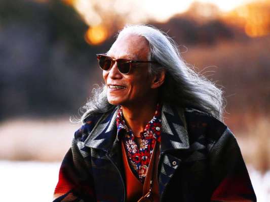 八百板浩司（やおいた・こうじ）
1961年5月2日生まれ、日本デザイン専門学校エディトリアルイラストレーション科卒業。いくつかのデザイン事務所、広告代理店を経て、フリーランスのイラストレーターとして活動。フィッシングショーのポスターや、雑誌「Tackle Box」の表紙を担当するなど、釣り関係の様々なプロジェクトを担ってきた。2002年より、米国ニューハンプシャー州にて「フィッシュ＆ゲーム」や「トラウトアンリミテッド」に提供した作品が高い評価を受け、同所にて個展を開催。現在は「作家」としての活動へ移行している。