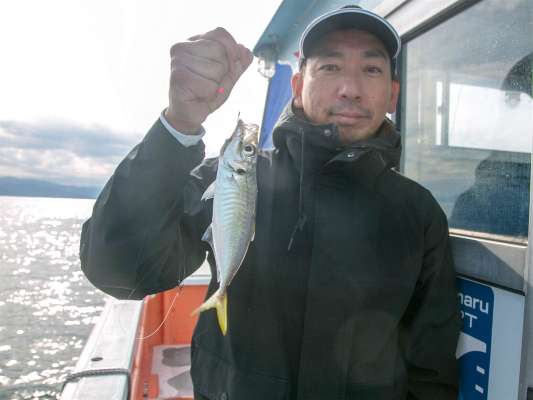 しばらくするとアジ、サバがヒットしてきた。 ©釣りビジョン