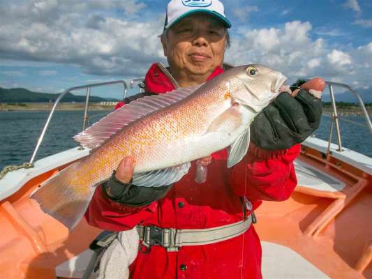 見事なサイズだ。 ©釣りビジョン