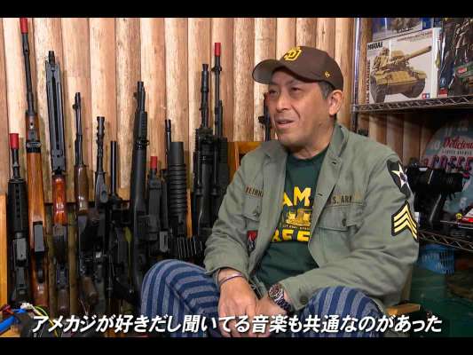 薮木を推すのは、シーバス業界を牽引してきたRED中村。自身のメーカーのフィールドスタッフを探していたところ、イメージに合うピッタリな人材だったそう。また、音楽やファッションの趣味でも意気投合し、今では会うと釣りの話よりも、そっちの話の方が盛り上がるとか…。©釣りビジョン