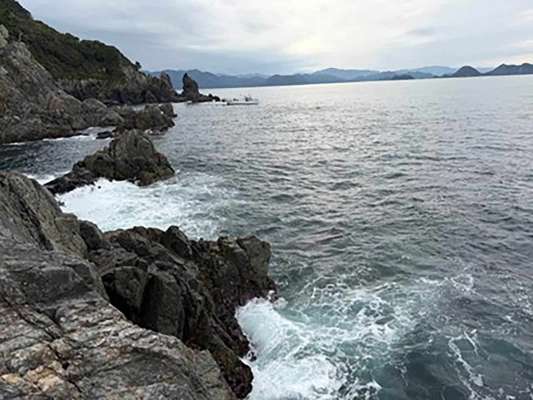 「鯖島1番」から「5番」方向を望む。 ©釣りビジョン