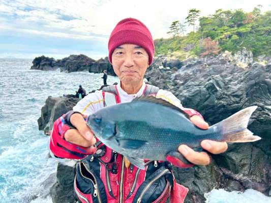 足裏サイズのオナガがメイン。 ©釣りビジョン