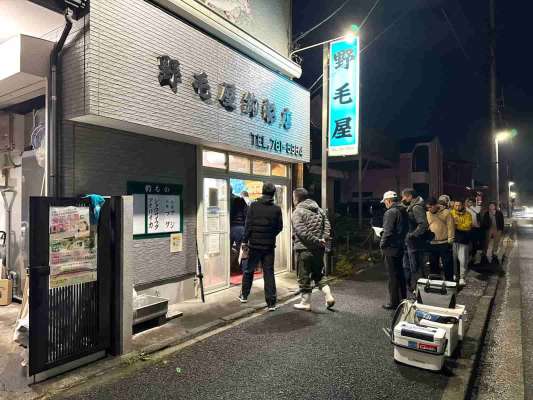 5時30分開店。 ©釣りビジョン