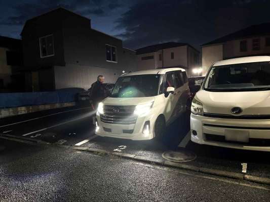 駐車場所は船宿スタッフが案内してくれる。 ©釣りビジョン