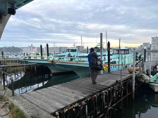 船着き場へは徒歩2分ほど。 ©釣りビジョン