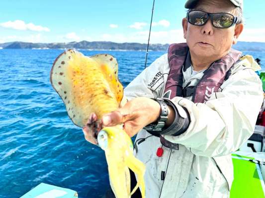 飴色の肌にエメラルドのアイシャドウが美しい。 ©釣りビジョン