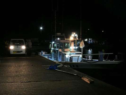 荷物を船の前まで運んでくれる。 ©釣りビジョン