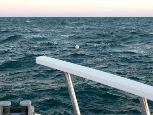 パラシュートアンカーが打たれスタート。 ©釣りビジョン