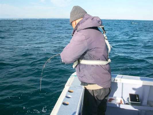 後方で常連さんが再び。 ©釣りビジョン