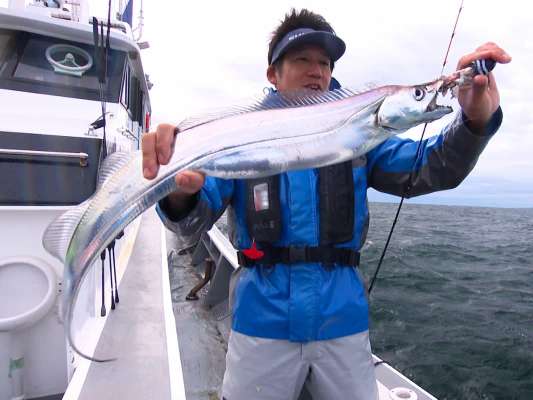 濃いタナを外してこのサイズ！©釣りビジョン