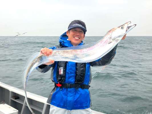 番組撮影中にスーパードラゴン。©釣りビジョン