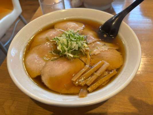 アイハラが2年越しで所望した「大黒亭」のチャーシューメン。優しい美味しさでした。 ©横沢鉄平