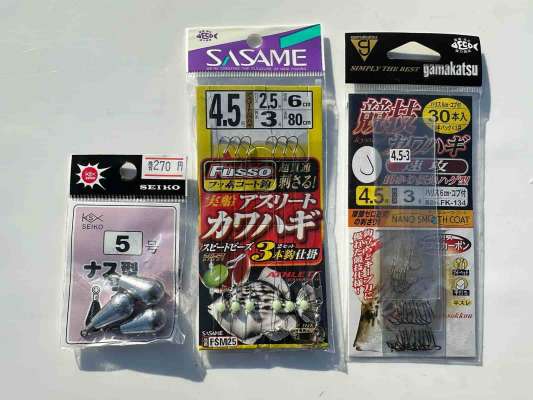 船釣り用のハリ交換ができるタイプの仕掛け。ハリは4.5号、オモリはナス型の4号と5号を使用した。 ©望月俊典