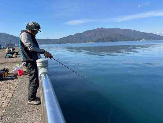 こんな感じで、ほぼ真下に仕掛けを落として、アクションを加える。 ©望月俊典