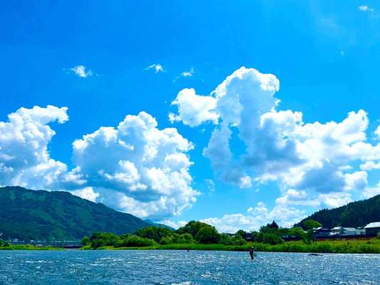 九頭龍の雄大さと鮎の多さに圧巻の釣行となった &copy;釣りビジョン