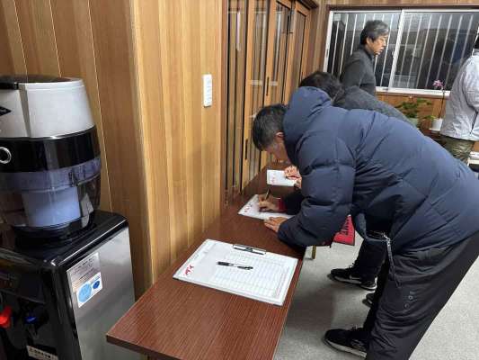 乗船名簿の記入をお忘れなく。 &copy;釣りビジョン