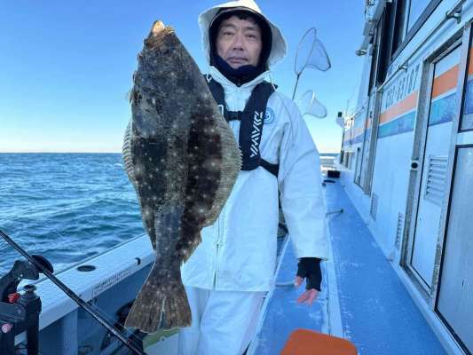 朝のうちにめでたく全員釣果達成！ &copy;釣りビジョン