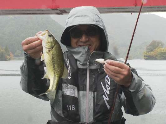 ピッコロでも結果を出すキング。&copy;釣りビジョン