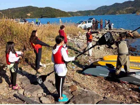 SUP体験に参加したキッズたち。