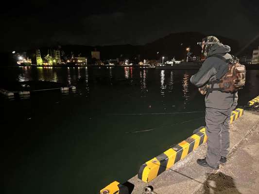 今回は常夜灯下イケス周りにアジが付き足元でのヒットが多かった。 &copy;釣りビジョン