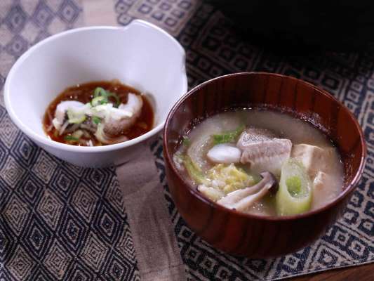 マダラの旨みを凝縮した〝白子のすり流し鍋〟。コクを出すために、白子を溶き入れる。魚の持ち味を底上げする「すり流し」というウエカツ流の一工夫が加えられた至極の一品。ウエカツ「喰っておどろけ！」。&copy;釣りビジョン