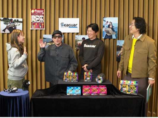 新作PEラインの解説をしてくれたのは、シーガーのルアー部門インストラクターの面々。左から川越すず、吉田撃、小沼正弥。一番右は『F JUNCTION』でおなじみの井出大介さん。