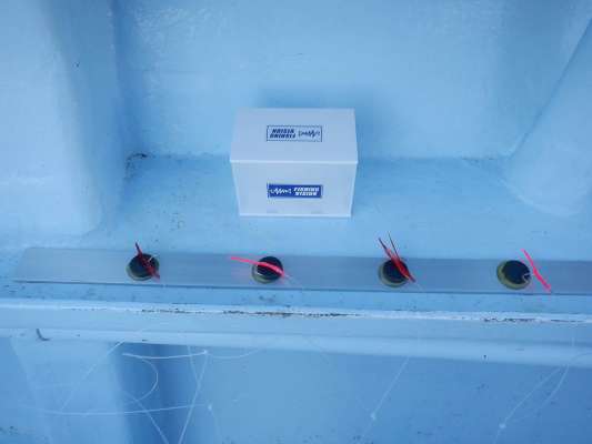 サバの長いサビキはマグネットを使うと手前マツリ防止に効果的。 &copy;釣りビジョン